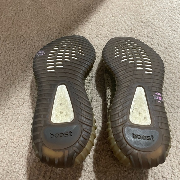 Yeezy 350 - Picture 5 of 5